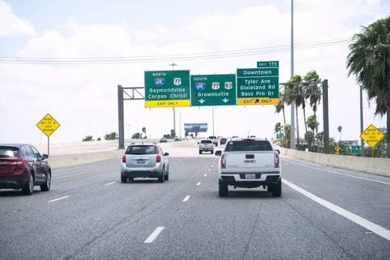 Light traffic on the McAllen expressway during rush hour
